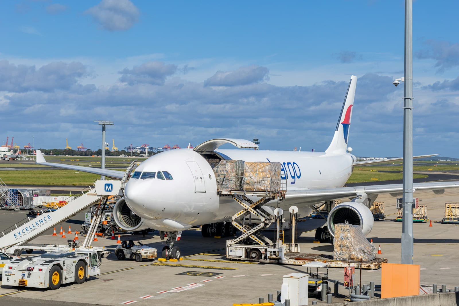 Freighter & belly hold aircraft (partners)