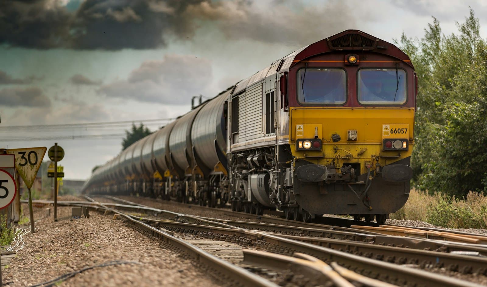 Intermodal rail wagons